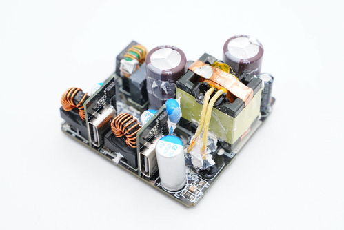 紫米35W GaN3双C口充电器拆解 光电器件的精密布局与技术创新
